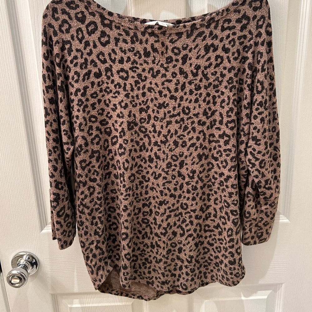 Market & Spruce leopard long sleeve shirt size S.